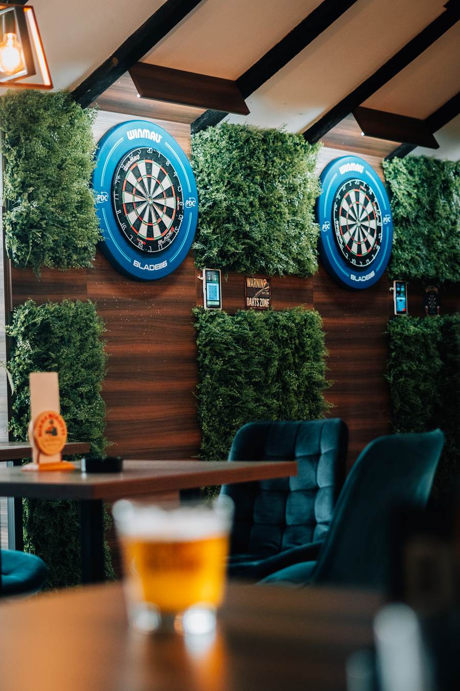 Buldog Pub — pikado table