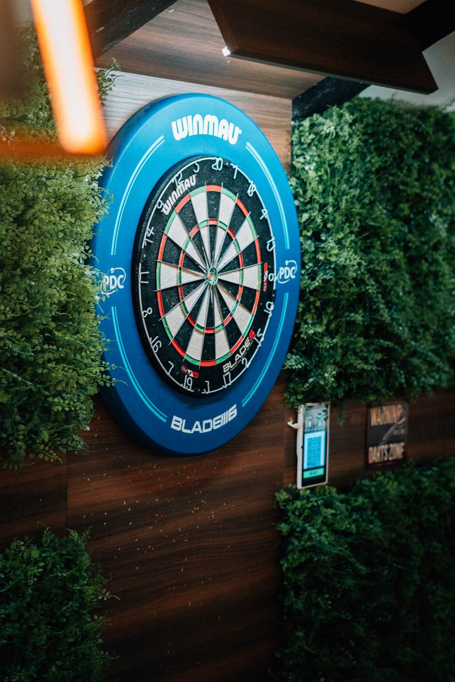 Buldog Pub — pikado tabla detalj