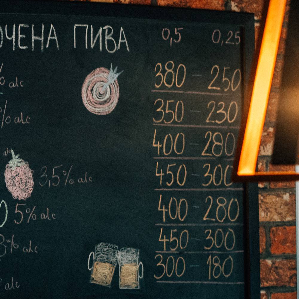 Buldog Pub — kreda tabla sa cenama